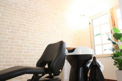 【堺東】≪月8日休み≫≪社会保険完備≫≪実働8時間で19時退勤OK≫≪パート・アルバイトは時給1500円≫幅広い年代のお客様に人気のプライベートサロン！「Arju（アージュ）」からスタイリスト（美容師）の求人☆☆