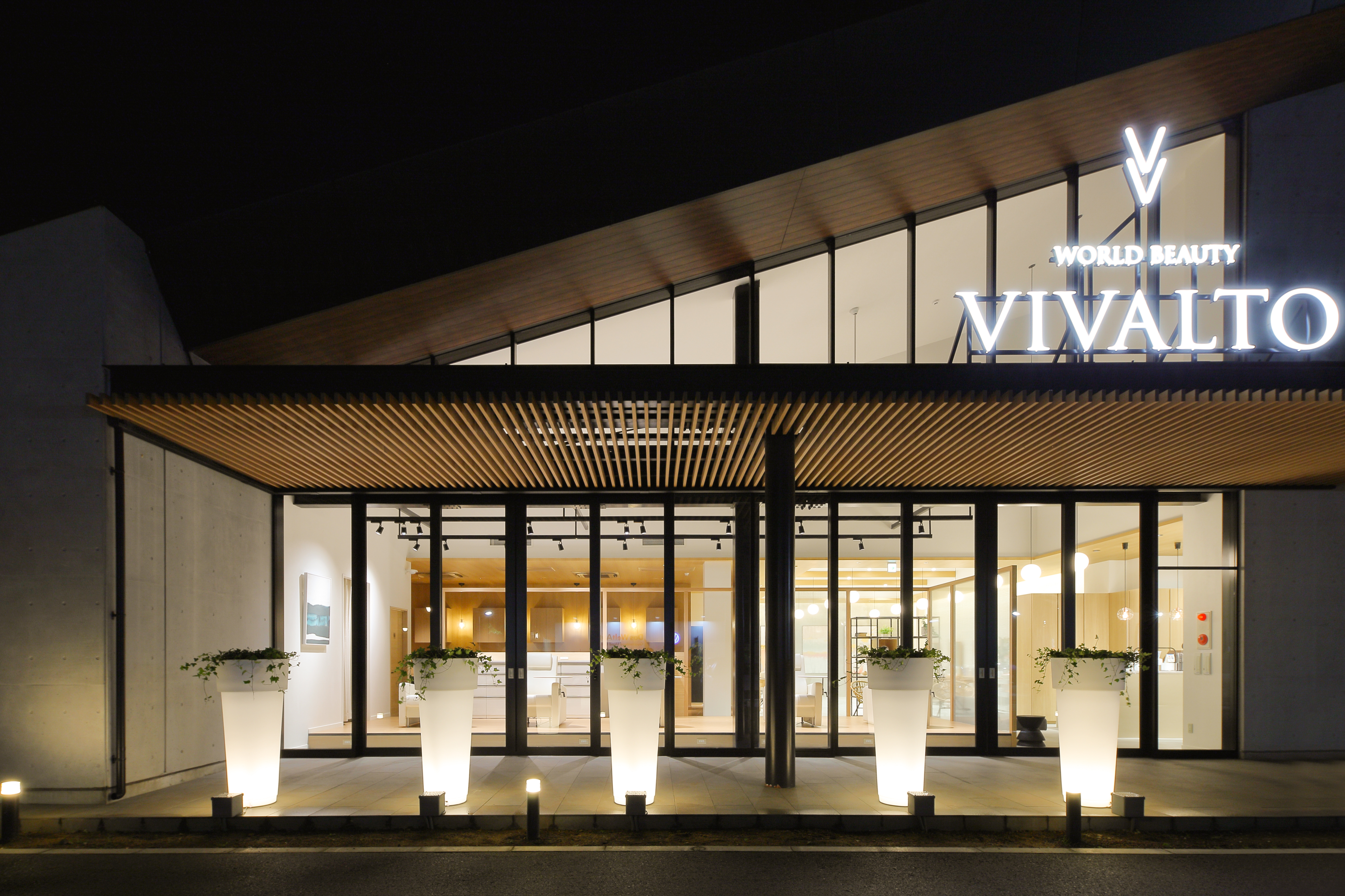 【宝塚駅】≪社会保険完備≫≪月6日or月8日休みで選択可能≫≪20時過ぎには退勤可能≫美容が好きな方なら大歓迎！自分に合った働き方ができる！「WORLD BEAUTY VIVALTO 宝塚店（ワールドビューティーヴィヴァルトタカラヅカテン）」スタイリスト（美容師）の求人★☆