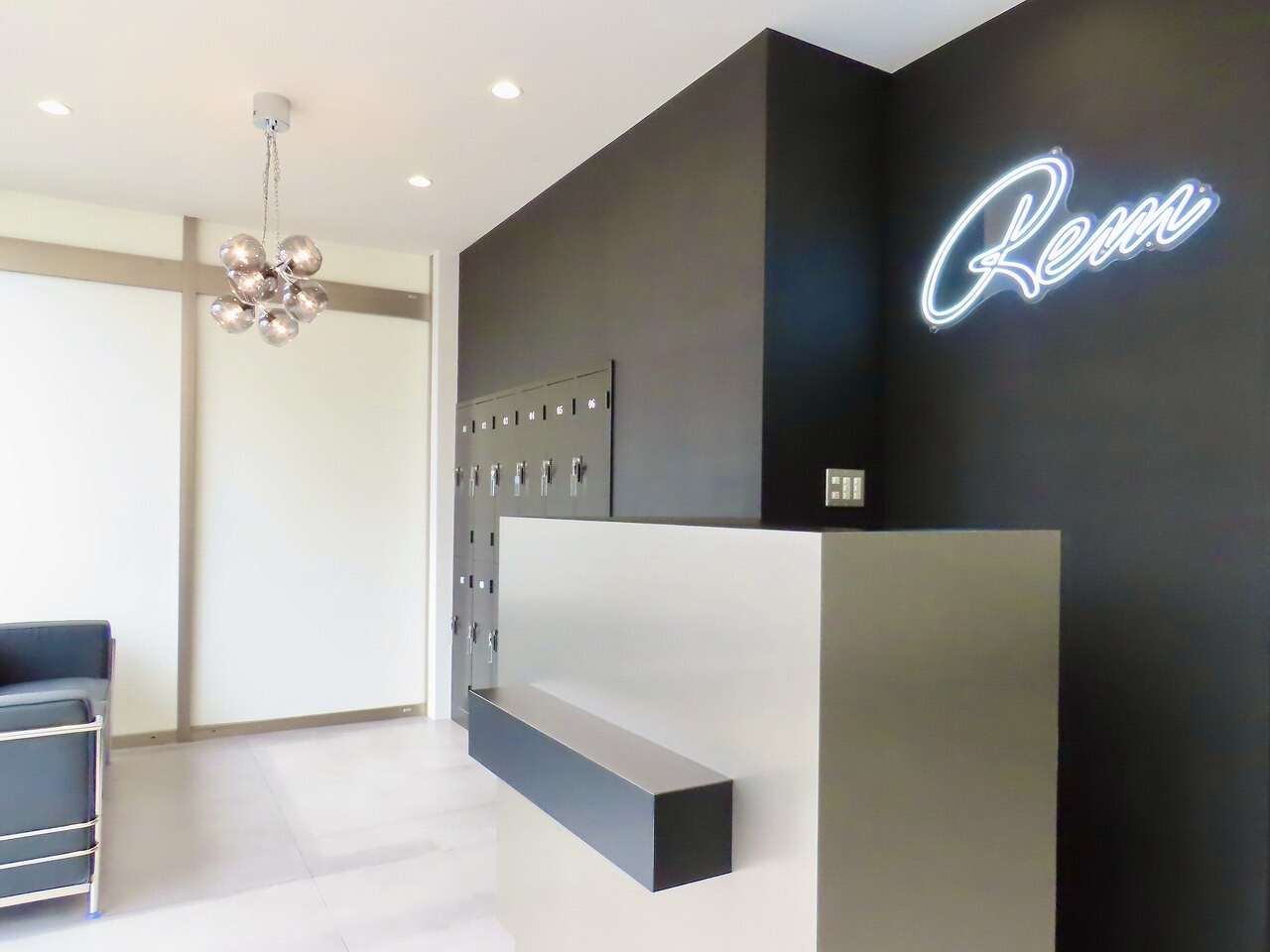 【青木島】◆完全週休2日制・実働8時間、拘束9時間のシフト制・1年半でのデビュー可能・社会保険完備◆営業時間内レッスンメインで着実に成長可能！入客チャンスが多く、たくさんの経験を積むことができます。若いお客様から人気の「REM 長野青木島店（レムナガノアオキジマテン）」からアシスタント（美容師）の求人☆★