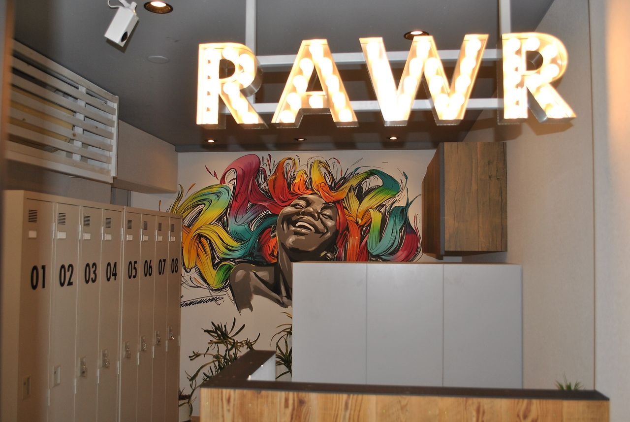 【葛西】◆3ヶ月で100万円の保障給あり◆業務委託と正社員を選択可能で安心して働き始めることができます!トレンド薬剤を押さえているので、単価UPも狙いやすい「RAWR(ロアー)」からスタイリスト(美容師)の求人☆★