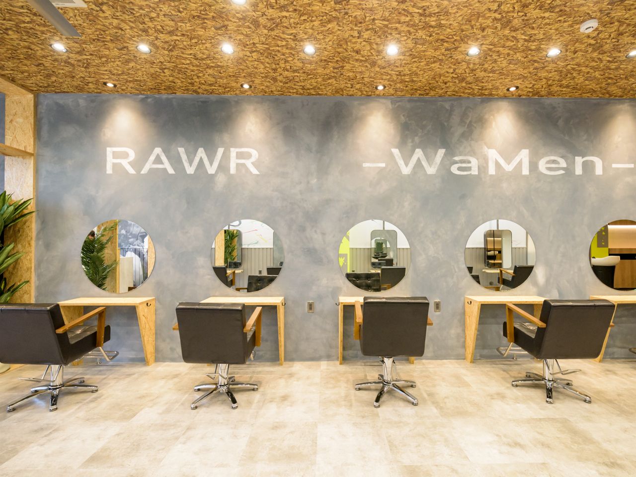 【鎌ヶ谷駅】◆完全週休2日制・実働8時間、拘束9時間のシフト制・1年でのデビューカリキュラム◆早期デビューで早く売上をあげれるスタイリストを目指せます!トレンドを押さえた技術提供も人気の「RAWR hair WaMen(ロアーヘアーワメン)」からアシスタント(美容師)の求人☆★