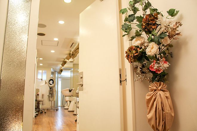 【新宿】◆ヘッドスパ専門店・社会保険完備・有給休暇あり◆スパに特化しており、オーダーメイドシャンプーもあり!!安定した収入と働きやすい待遇!頭皮、育毛、ケアに注力した「Ritts 新宿店(リッツシンジュクテン)」からスパニスト(美容師)の求人☆★☆