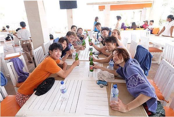 【御影】≪月8日休み≫≪有給休暇あり≫≪休憩2時間≫≪社会保険完備≫≪営業内レッスンあり≫休憩や休みがしっかりあって、気力、体力とも余裕を持って働ける！20〜30代の学生やビジネスマンから支持される「DELIGHT HAIR 御影店（ディライトヘアーミカゲテン）」から理容師（理容室）の求人★☆