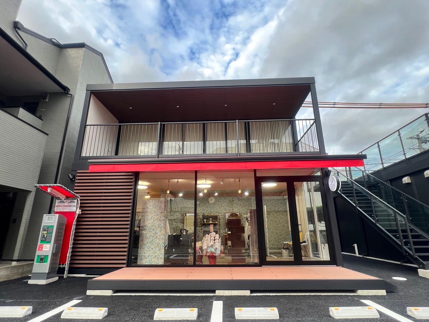 【井尻駅】手荒れ、腰痛に不安がある方必見！！カットのみのお仕事です！！今までの経験を活かしお仕事できる「カット専門店 mille 井尻店（カットセンモンテンミルイジリテン）」からスタイリスト（美容師）の求人☆★☆