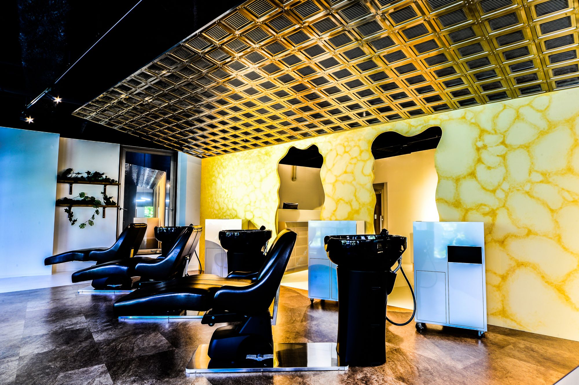 【岡山駅】≪業務委託サロン初めての方大歓迎≫≪抜群の入客力≫≪連休や土日休み取得OK≫初めての業務委託サロンの方でも安心して働ける環境！好条件で働きやすいサロン！「GRAN LUSSO 岡山イオン前店（グランルッソオカヤマイオンマエ）」からスタイリスト（美容師）の求人☆★