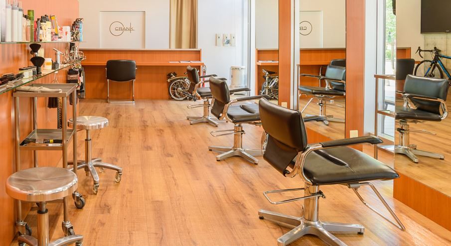 【本町】≪営業時間内のレッスンあり≫≪1年以内の早期デビュー≫メンズオンリーのサロン！！意見も取り入れる風土なので、新しいことにもチャレンジしやすい！「CRANK（クランク）」からアシスタント（美容師）の求人☆☆