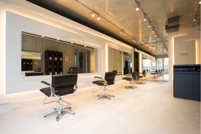 【三鷹】≪月給23万円スタート≫≪社会保険完備≫≪営業中のレッスン可能≫2年でデビュー可能！！まつエクも学ぶことが出来ます！ショートやボブが得意なサロン「HAIR DESIGN RISK（ヘアデザインリスク）」からアシスタント（美容師）の求人☆★