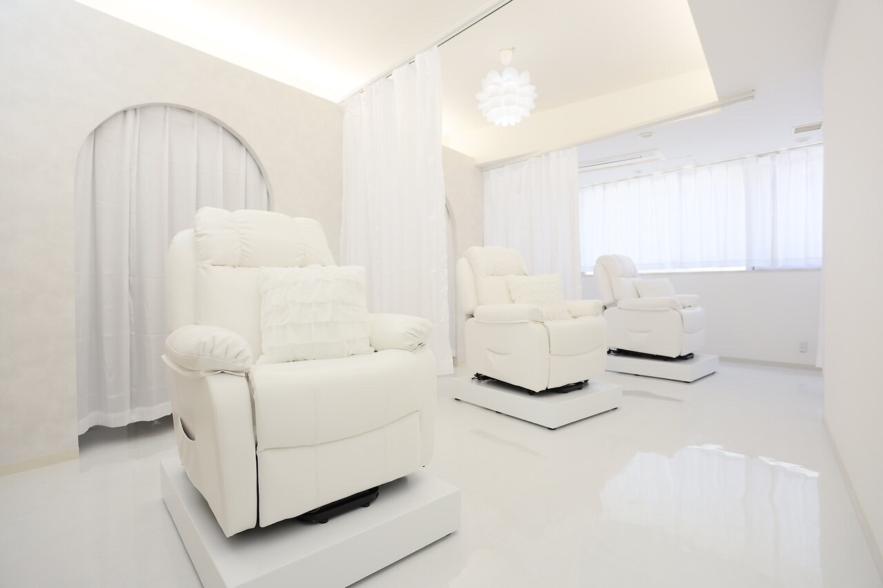 【谷町九丁目】トレンドの韓国＆中国デザインも導入！プライベートとお給料が両立できる！！≪土日休みも月2回までOK≫≪最大3連休取得OK≫充実の手当で月給30～60万円も叶う！入客チャンスも抜群「White Camellia 上本町店（ホワイトカメリアウエホンマチテン）」からアイリスト（まつげエクステ・まつげパーマ・アイブロウ）の求人☆☆