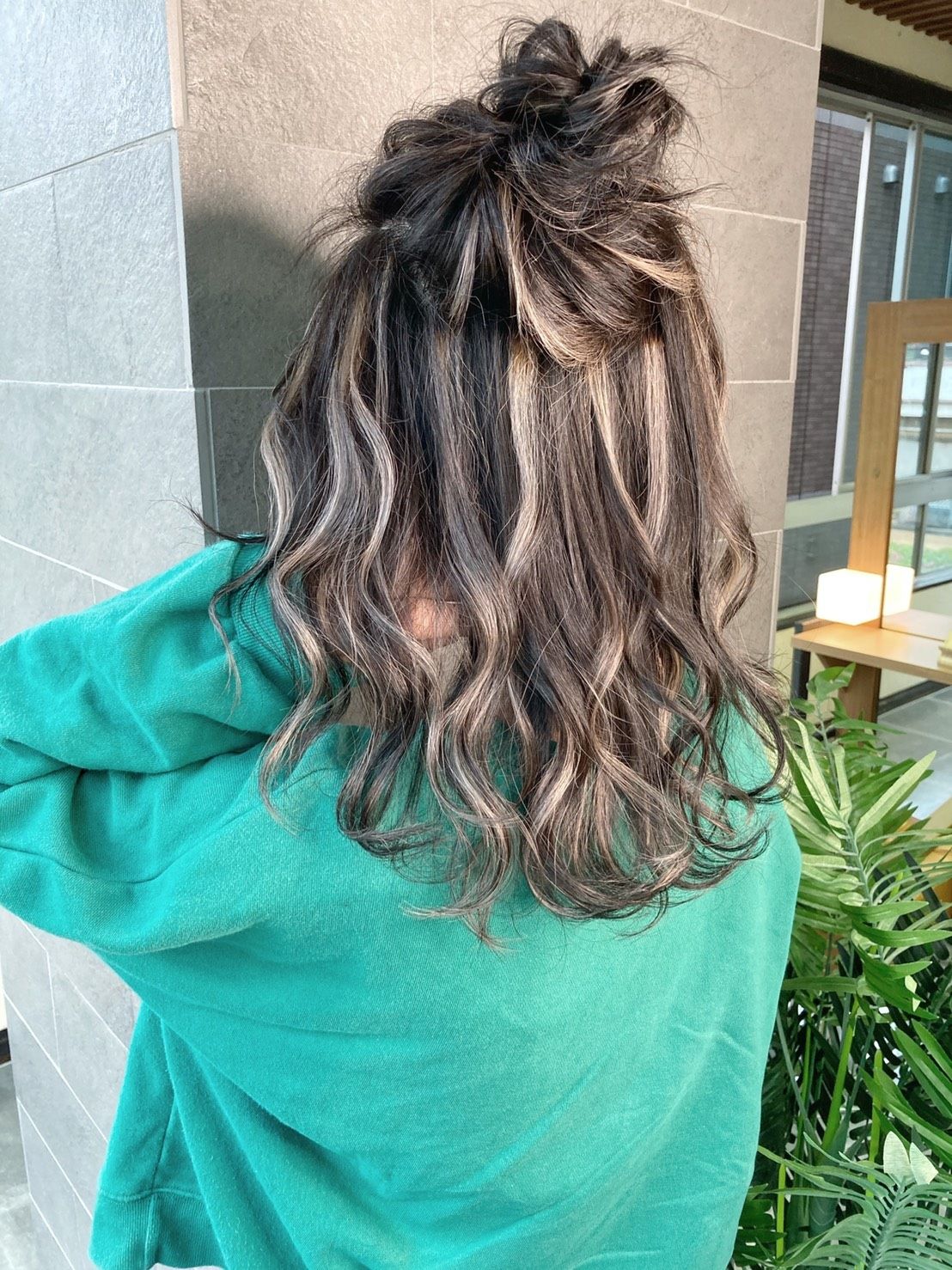 【JR三ノ宮駅】≪完全週休2日制≫≪社会保険完備≫≪MAX総支給60万円のスタッフ在籍!≫≪歩合給あり≫産休育休制度などの嬉しい待遇あり!駅チカのヘアサロン「iro+soi(イロプラスソイ)」からスタイリスト(美容師)の求人☆★☆