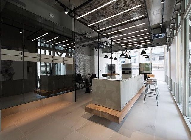 【大名】≪正社員or業務委託の選択可能≫安定した働き方や高収入を狙える働き方が可能！！しっかり時間を確保しお客様と関わり、口コミ評価も好調な実力派ヘアサロン「baLon.fem（バロンフェム）」からスタイリスト（美容師）の求人☆★