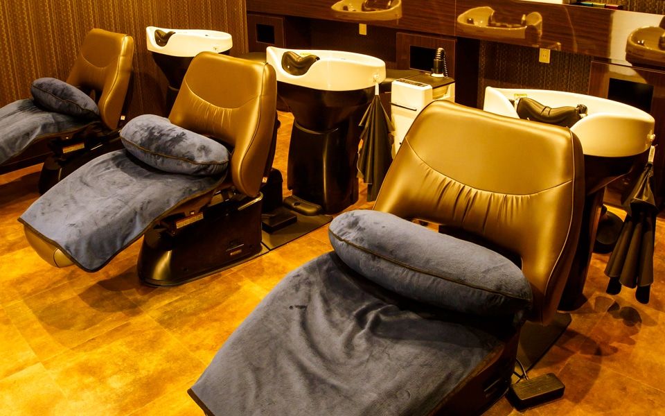 【鳥飼】≪月休8,9日・18:00退勤あり・社会保険完備≫長くお仕事できるように月に1度面談をしてスタッフ一人ひとりの話を聞き、一緒に成長しています。それぞれに合ったレッスン環境を創り、自信をつけることができる実力派サロン「RISA granche（リサグランシェ）」からアシスタント（美容師）の求人☆★