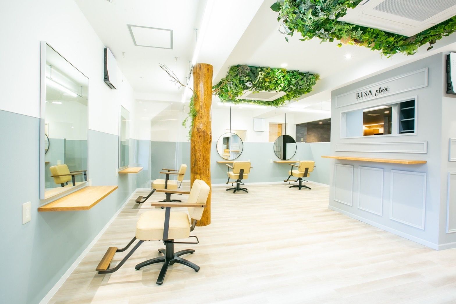 【西新駅】≪月休8,9日・18:00退勤あり・社会保険完備≫長くお仕事できるように月に1度面談をしてスタッフ一人ひとりの話を聞き、一緒に成長しています。それぞれに合ったレッスン環境を創り、自信をつけることができる実力派サロン「RISA plan(リサプラン)」からアシスタント(美容師)の求人☆★