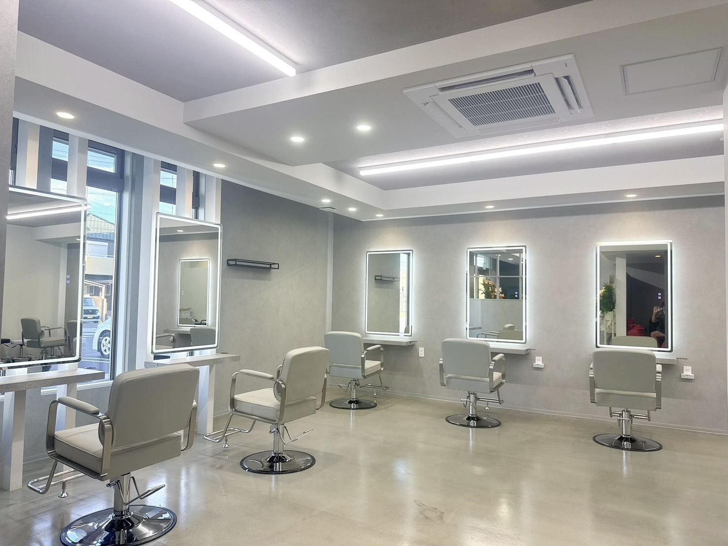 【刈谷駅】最新の薬剤を導入し、トレンドを発信！某有名トリートメントも導入しており、単価UPも狙いやすい環境です！自分に合った入客スタイルと希望時間で働けるサロン「Lana hair salon 刈谷（ラナヘアーサロンカリヤ）」からスタイリスト（美容師）の求人★☆