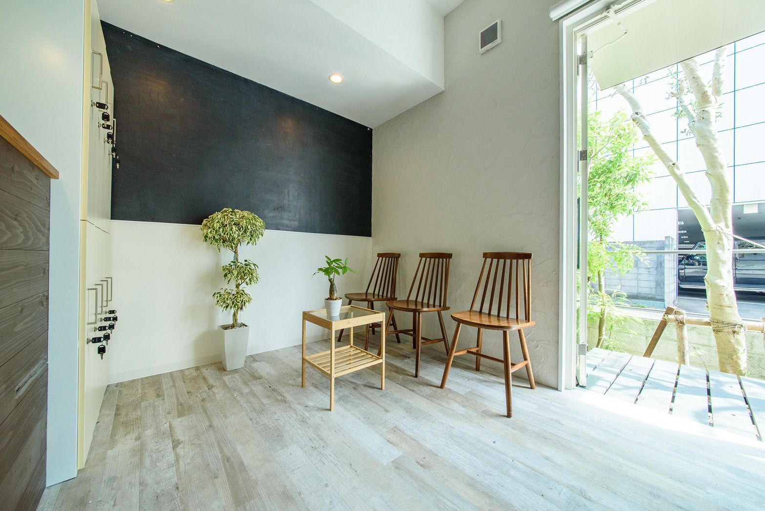 【北岡崎駅】≪売上50〜60％還元≫≪土日休み・連休取得の相談OK≫≪33万円の最低保障給あり≫フルタイムの方は33万円の最低保証給あり！あなたに合わせた休みの相談も可能なので希望の働き方が可能！「ilo hair（イロ ヘアー）」からスタイリスト（美容師）の求人★☆