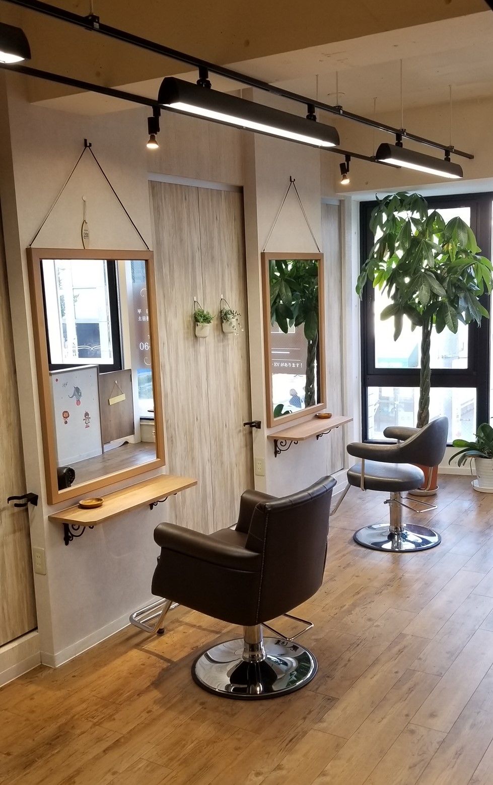 【武庫之荘】≪実働8時間≫≪時短勤務OK≫≪土日祝休み・連休取得可能≫19時帰宅も可能なので、ライフスタイルを重視した働き方ができます！「HAIR STAGE Ra Plume（ヘアーステージラプリュム）」からスタイリスト（美容師）の求人☆☆