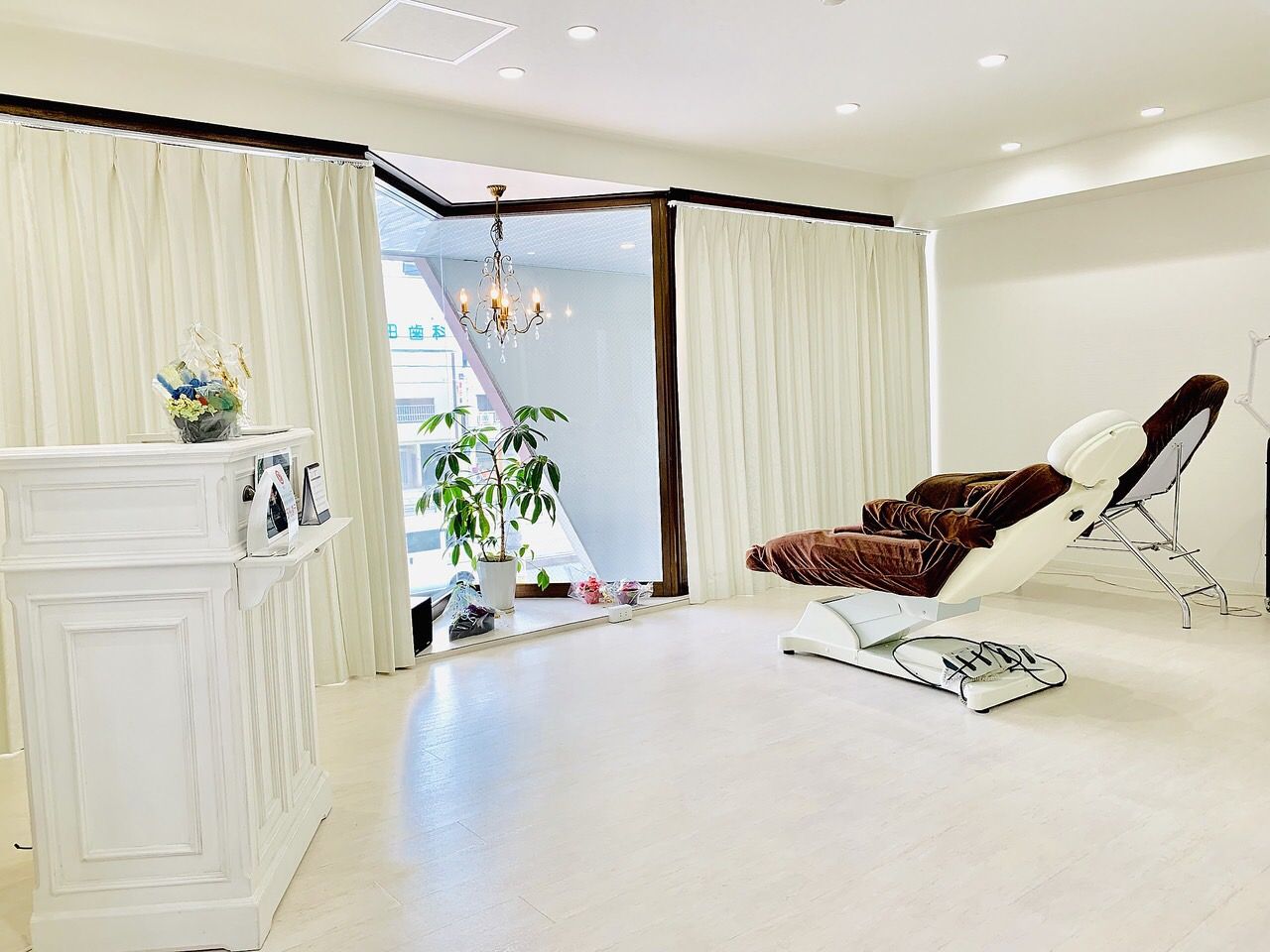 【寺田町】≪完全週休2日制≫≪社会保険完備≫≪19時に退勤可能≫≪交通費最大3万円支給あり≫最短1年半でスタイリストデビューを目指します。待遇面がしっかりしているので安心して長く働ける環境です。「Lucia（ルシア）」からアシスタント（美容師）の求人★☆