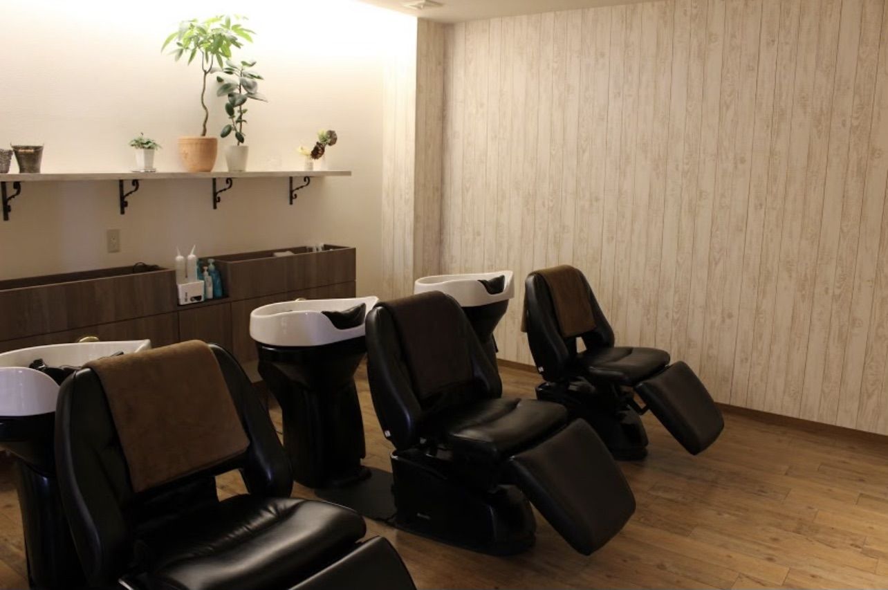 【上野芝】≪月給24万円～≫≪働き方の相談OK≫≪20時迄に退勤可能≫≪有給休暇あり≫早い時間に退勤可能なのでプライベートもしっかり充実！自分に合った働き方で美容師を続けていく、オープン4年目の地域密着型サロン！「BeginningS（ビギニングス）」からスタイリスト（美容師）の求人★☆