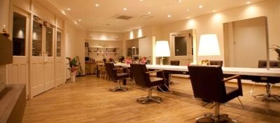 【上野芝】≪月給24万円～≫≪働き方の相談OK≫≪20時迄に退勤可能≫≪有給休暇あり≫早い時間に退勤可能なのでプライベートもしっかり充実！自分に合った働き方で美容師を続けていく、オープン4年目の地域密着型サロン！「BeginningS（ビギニングス）」からスタイリスト（美容師）の求人★☆