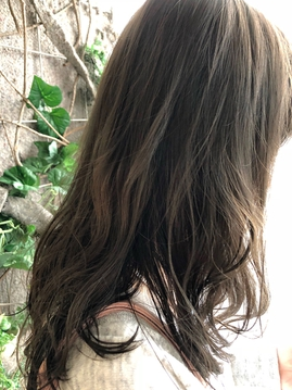 【千早駅】≪完全週休二日制≫≪保育園代補助あり≫≪サロンワーク中心≫ヘアーとネイルの同時施術あり！複合施設内にサロンがあるため、新規のお客様が多いヘアサロン「美容院ma’am（ビヨウインマム）」からスタイリスト（美容師）の求人★☆