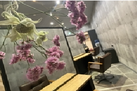 【千早駅】≪完全週休二日制≫≪保育園代補助あり≫≪サロンワーク中心≫ヘアーとネイルの同時施術あり！複合施設内にサロンがあるため、新規のお客様が多いヘアサロン「美容院ma’am（ビヨウインマム）」からスタイリスト（美容師）の求人★☆