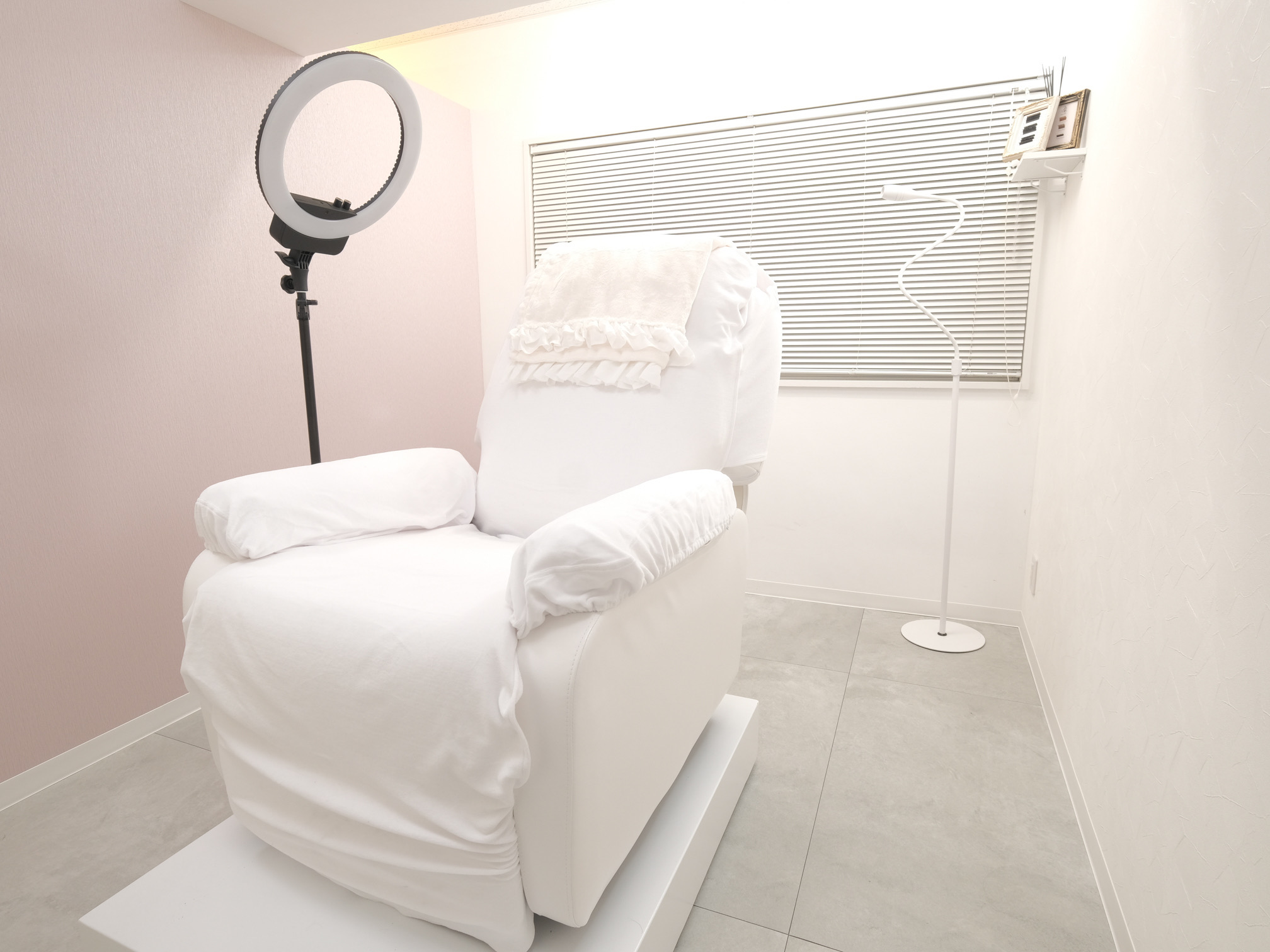 【谷町9丁目】≪最低保証25万円あり！≫≪土日休みの取得可能≫≪完全個室≫60～70％の高還元サロン！働き方は選択制なので、自身のライフスタイルに合わせて勤務OK！「Arva（アルバ）」からアイリスト（まつげエクステ・まつげパーマ・アイブロウ）の求人☆★