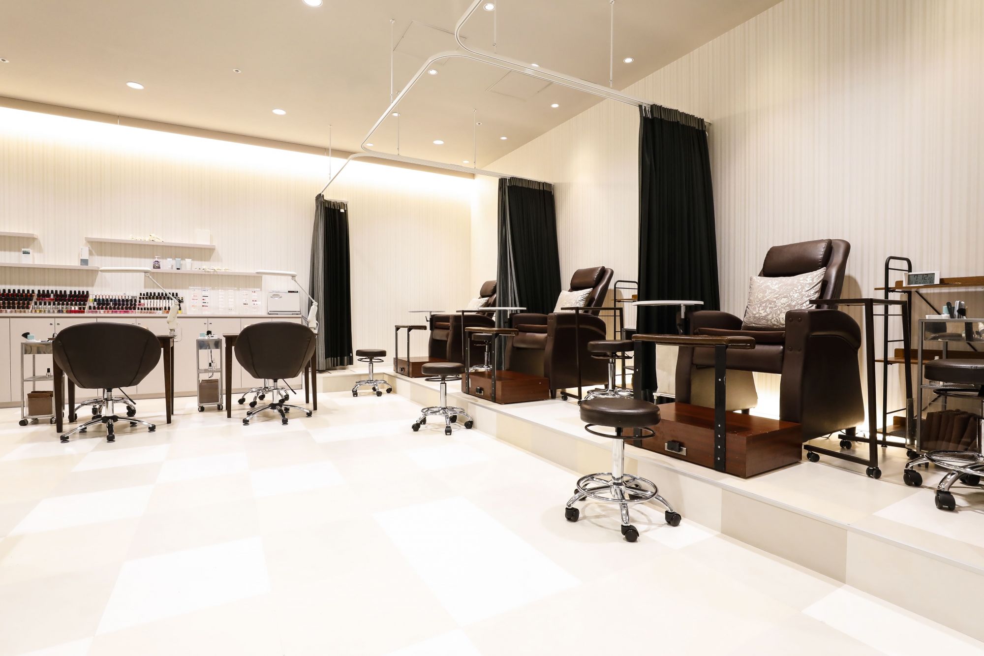 【三越前】◆完全週休2日制・産休育休制度あり・着付けも学べる・社会保険完備◆美容師と理容師を同時募集！高単価でしっかりお客様と関われます！広々としたオシャレな店内も魅力！「TOTAL BEAUTY SALON Silk house 三越日本橋本店（トータルビューティーサロンシルクハウスミツコシニホンバシホンテン）」からスタイリスト（美容師・理容師）の求人☆★