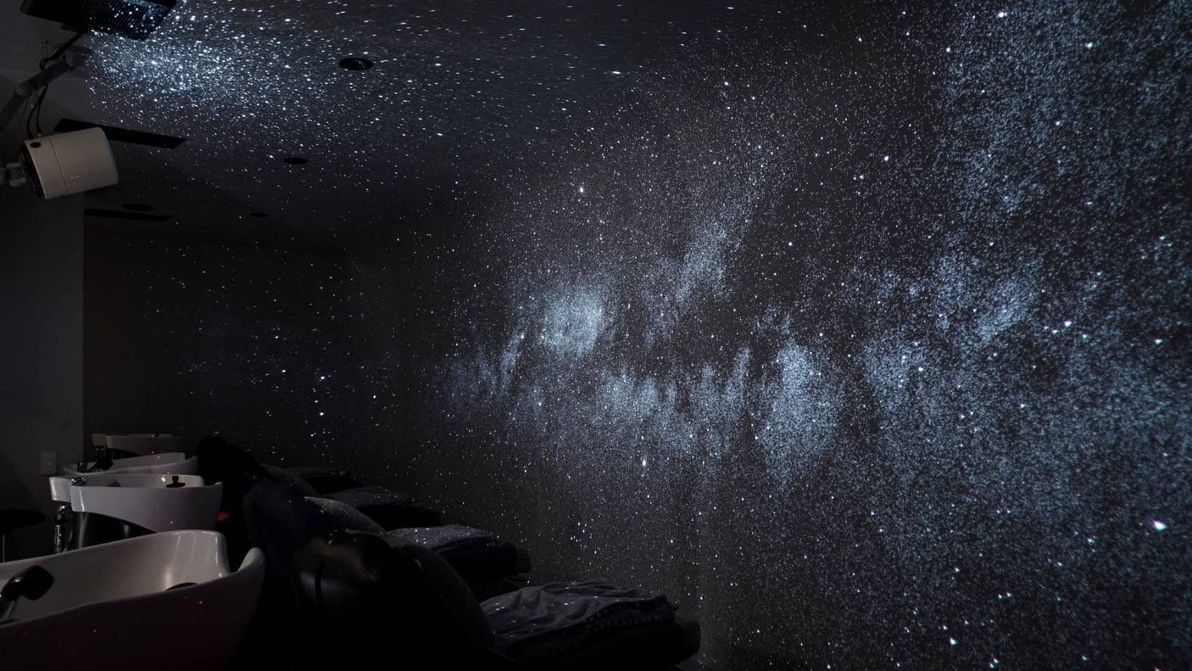 【自由ヶ丘】≪中途アシスタント3か月、新卒は半年でデビュー可能！≫≪営業中レッスン可能！≫≪社会保険完備≫充実の福利厚生！基本レッスンは営業中！独自のカリキュラムで集中的に技術を覚えることで最短3ヶ月でのデビューが出来るサロン「BLOOMA（ブルマ）」からアシスタント（美容師）の求人☆★