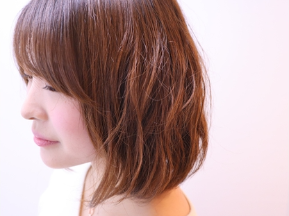 【調布駅】◆月給25万円〜・歩合もしっかり還元・有給休暇あり・長期休暇取得可能◆スタッフさんの頑張りをしっかり反映。スキルアップの支援もあり、技術向上のチャンス多数「Rene 調布店（ルネチョウフテン）」からスタイリスト（美容師）の求人☆★