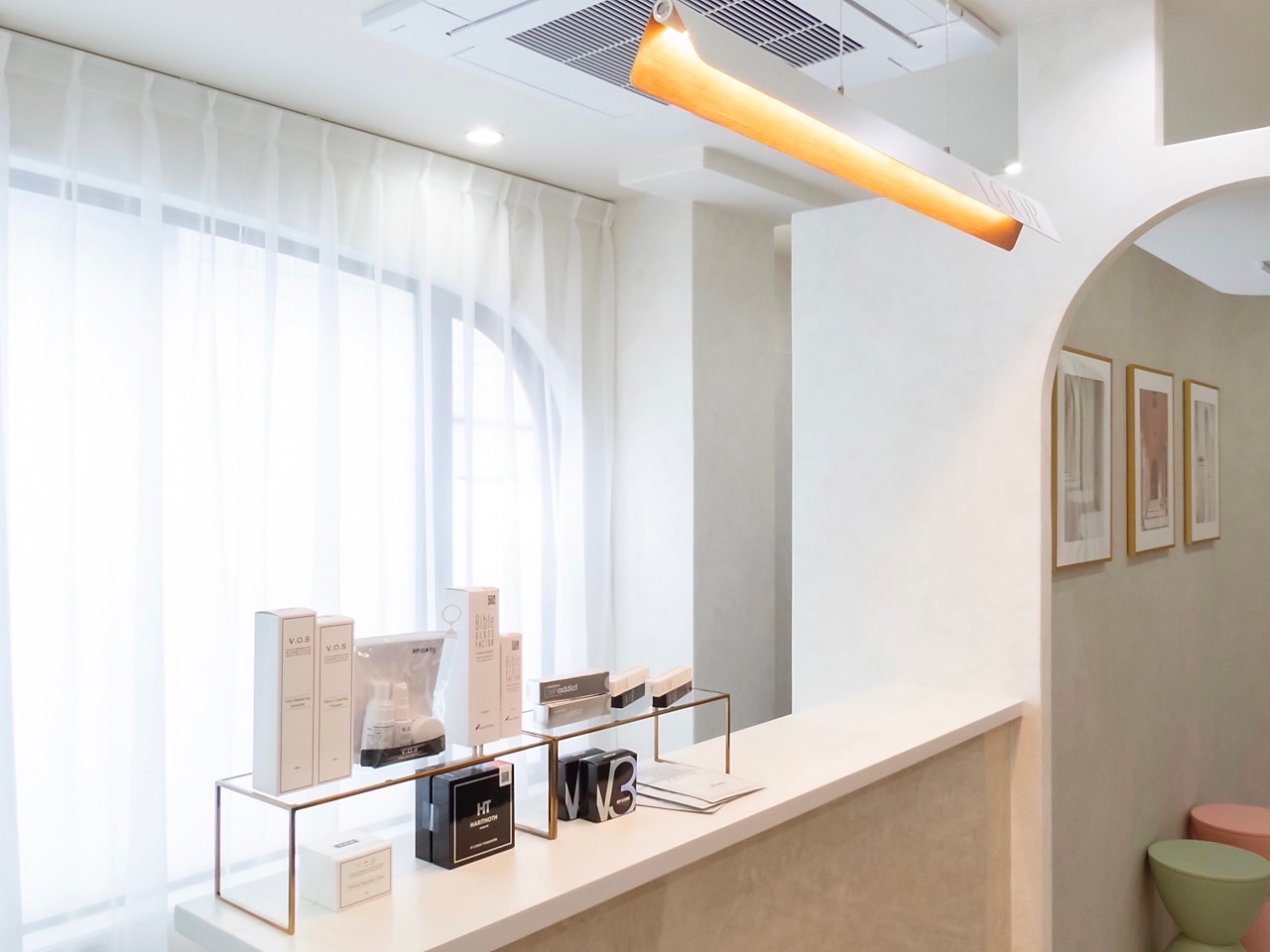 【貝塚駅】≪社会保険完備≫≪実働8時間≫≪月9日休み≫≪月2回土日休み可能≫管理美容師資格をお持ちの方は毎月1万円支給！また希望休や有給などプライベート充実のサロン！「LOOP 貝塚店（ループカイヅカテン）」からアイリスト（アイデザイナー・まつげエクステ）の求人☆☆