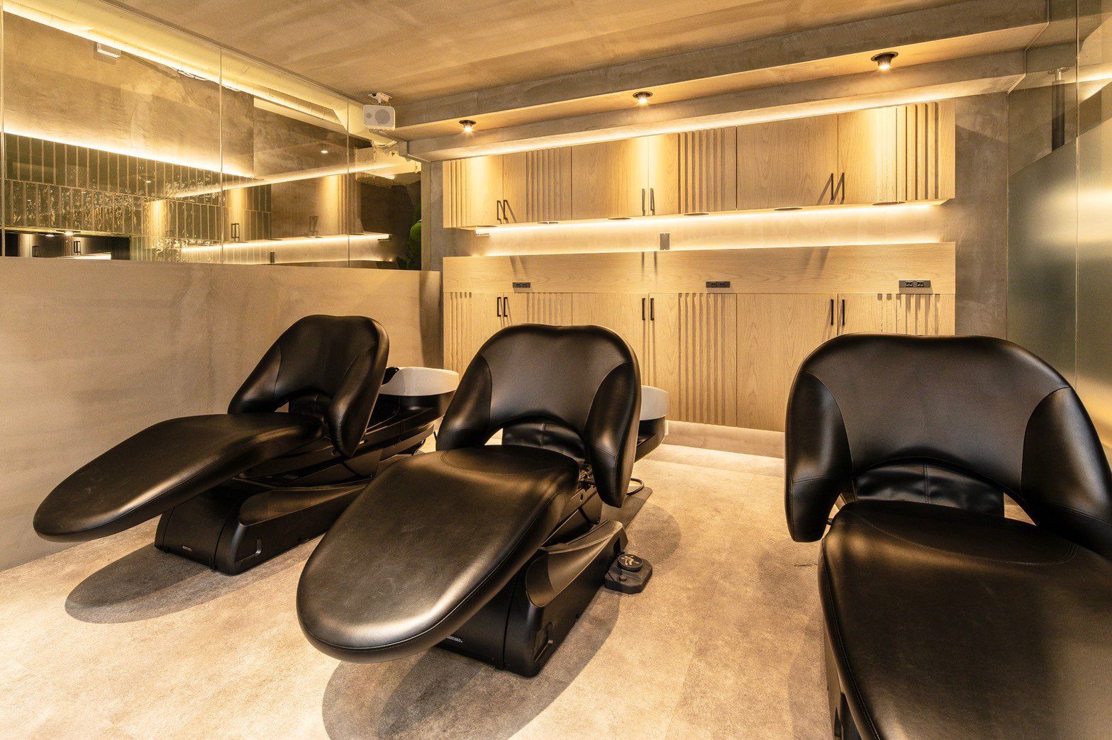 【仙台駅】◆完全週休2日制・社会保険完備◆関東の有名サロンが仙台に上陸！美容師の地位向上を目指すサロンです！クオリティーの高い美容師を目指せる「Reve by Lond 仙台（レーヴバイロンドセンダイ）」からアシスタント（美容師）の求人☆★