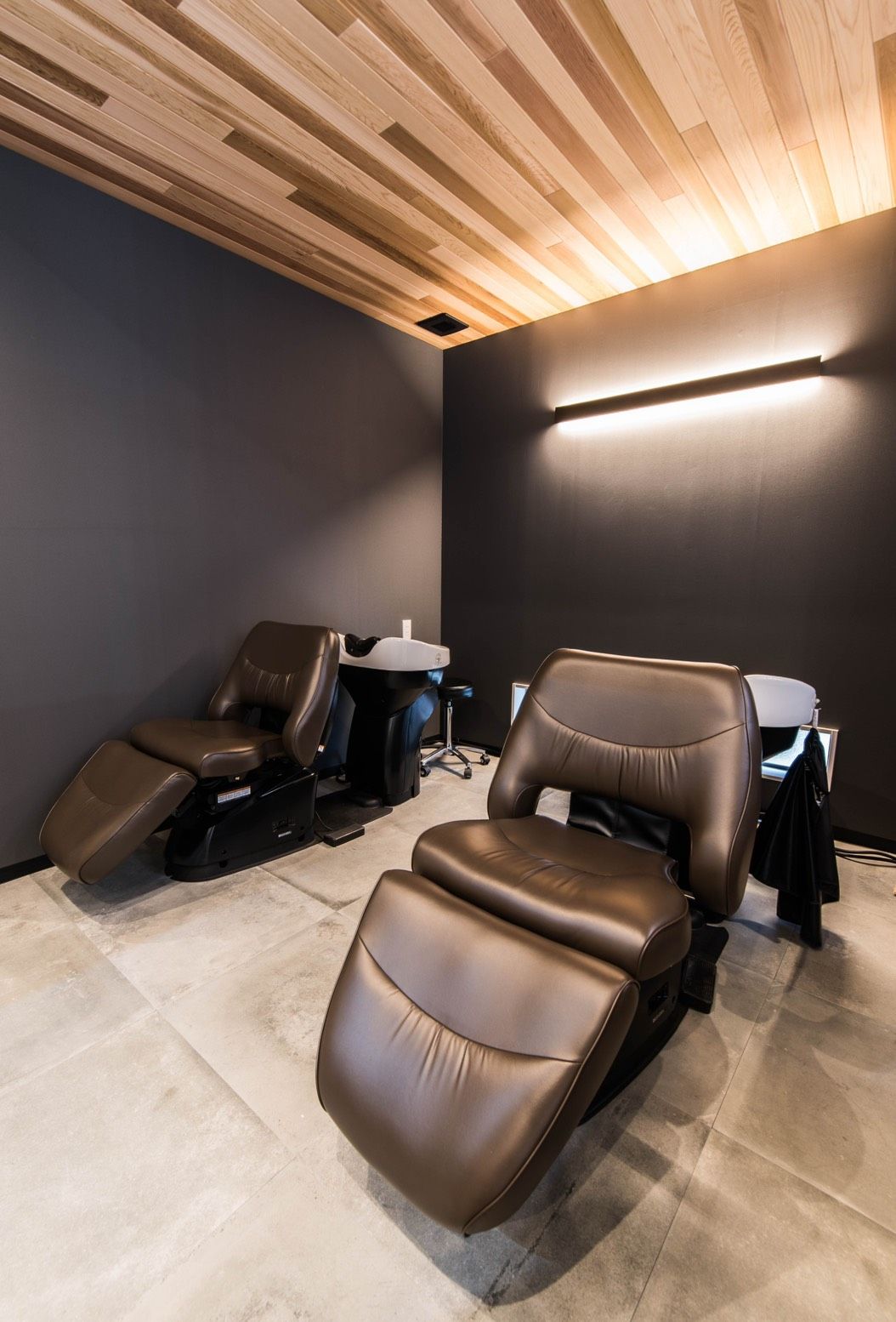 【米原駅】≪月給23万円〜≫≪社会保険完備≫≪月8日休み≫≪平均退社19時30分頃≫有給も取得しやすい環境!レッスンスタイルは短期集中型!仕事もプライベートも充実させたい方にピッタリ!「mooi(モーイ)」からアシスタント(美容師)の求人☆★