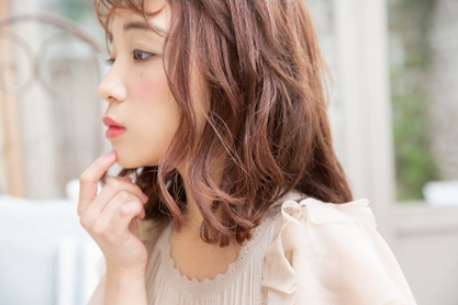 【大通】≪月8日休み≫≪有給休暇あり≫≪実働8時間、拘束9時間≫≪社会保険完備≫20時までに帰宅可能なのでプライベートも確保できます!ネイル・アイラッシュなどを取り扱うトータルビューティーサロン「BOLLEY BOLLEY(ボレーボレー)」からスタイリスト(美容師)の求人★☆★