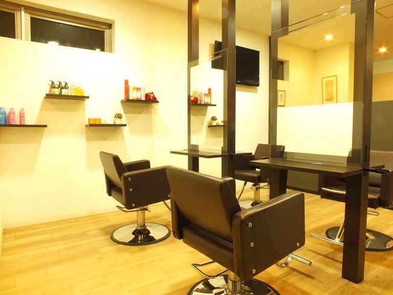 【相模大野】≪正社員or業務委託≫≪月35万円保障あり≫≪社会保険完備≫正社員は有給休暇もあり、福利厚生が充実！バリバリ働いて、稼ぎたい方にオススメです！「AXIS hair design（アクシスヘアデザイン）」からスタイリスト（美容師）の求人★☆★