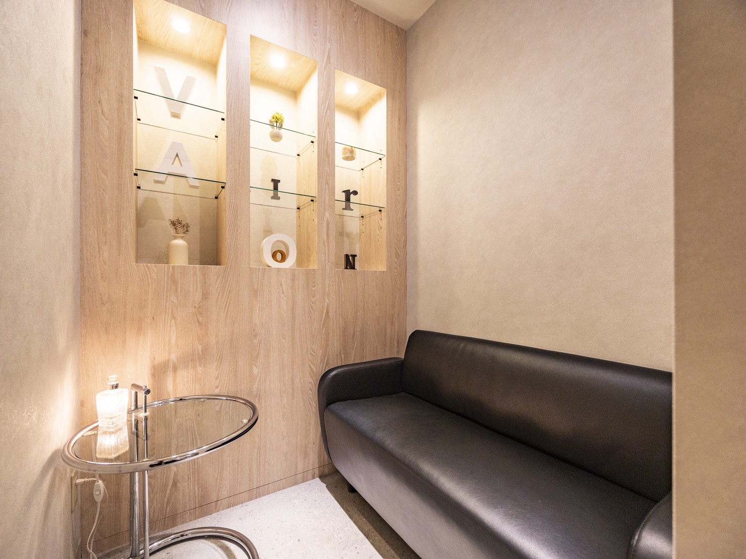 【心斎橋】◆美髪、髪質改善特化サロン・人気の最新商材を導入・客単価15000円・完全個室あり・完全週休2日制・19時までに退勤可能・土日休み相談OK◆アットホームな雰囲気で人間関係のストレスが少なく、働きやすさを大切にしています！「VAIRON（バイロン）」からスタイリスト（美容師）の求人☆★