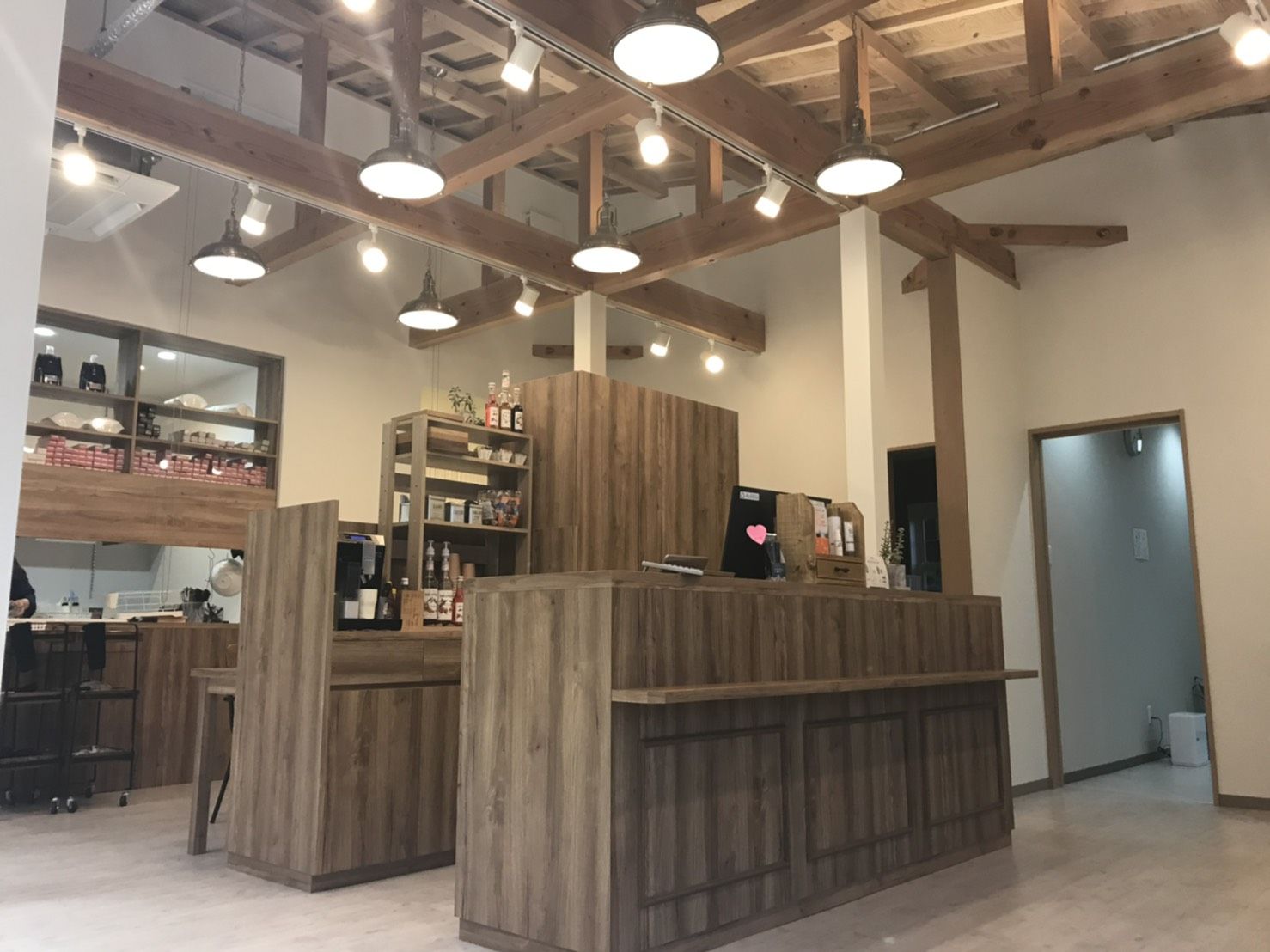 【茶屋町】≪日曜定休あり≫≪正社員・パートの募集≫≪19:30までには退勤可能≫≪業務委託へ移行可能≫カフェ風のお洒落な店内!プライベートもお仕事も充実させたい方必見!「LAVLESS LX(ラブレスルクス)」からアイリスト(アイデザイナー・まつげエクステ)の求人☆☆