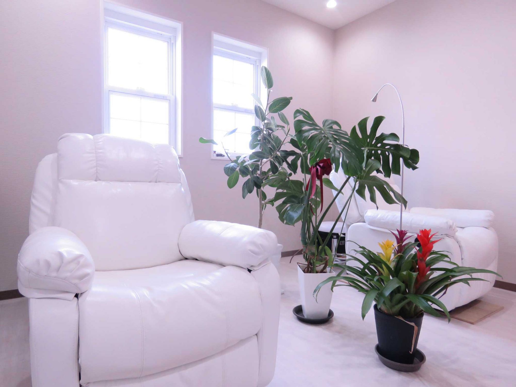 【茶屋町】≪日曜定休あり≫≪正社員・パートの募集≫≪19:30までには退勤可能≫≪業務委託へ移行可能≫カフェ風のお洒落な店内!プライベートもお仕事も充実させたい方必見!「LAVLESS LX(ラブレスルクス)」からアイリスト(アイデザイナー・まつげエクステ)の求人☆☆