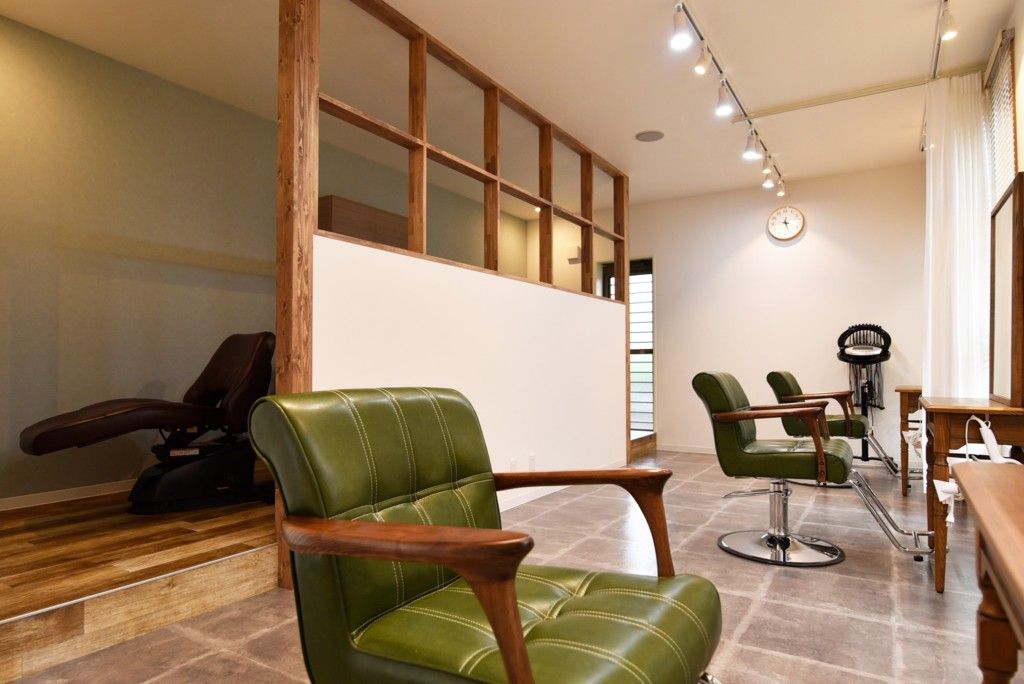 【西山天王山】≪完全週休2日制≫≪社会保険完備≫平均18時退社のため勤務後もプライベート充実！パートの方は時短勤務可能なので、主婦さんでも働きやすい環境です！「Sourire 〜艶髪&髪質改善専門店〜（スリールツヤガミアンドカミシツカイゼンセンモンテン）」からスタイリスト（美容師）の求人☆★☆