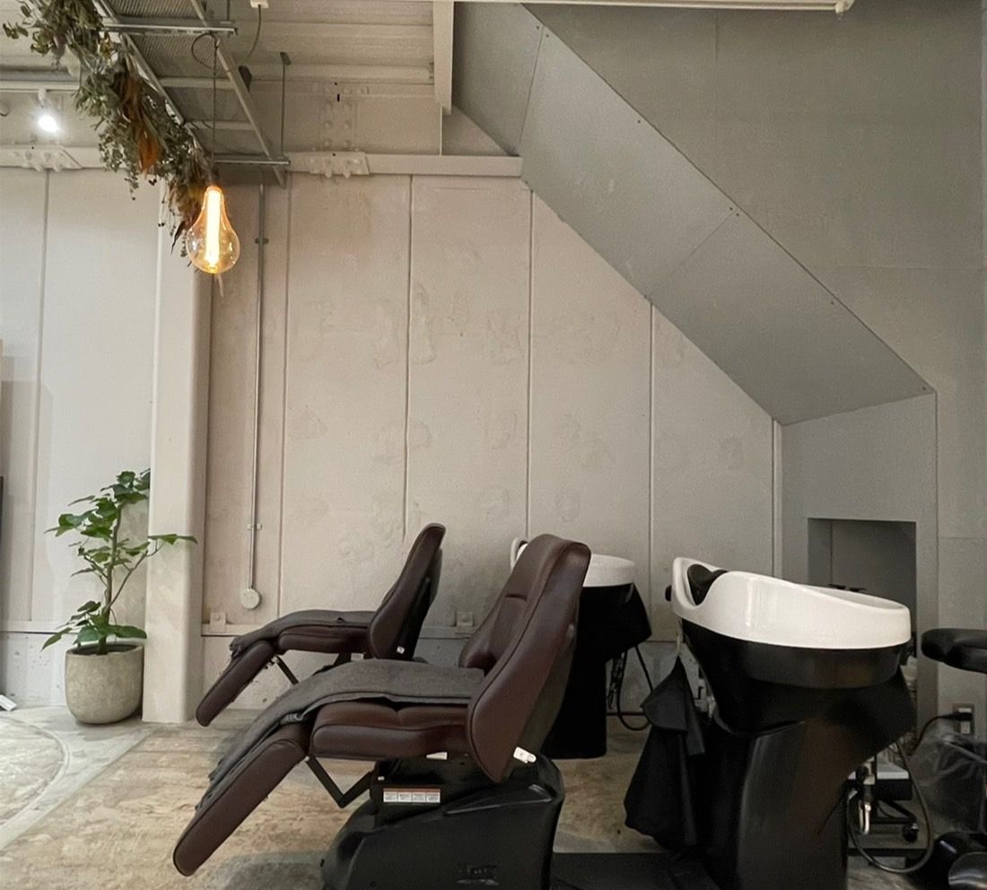 【若江岩田】≪月給19.2万円〜≫≪月7,8日休み≫≪20時までに帰宅OK≫最短2年半でスタイリストデビュー可能！営業時間内レッスンOK！オーナーさんからマンツーマンで技術を学べる！「Dipe（ディペ）」からアシスタント（美容師）の求人☆☆