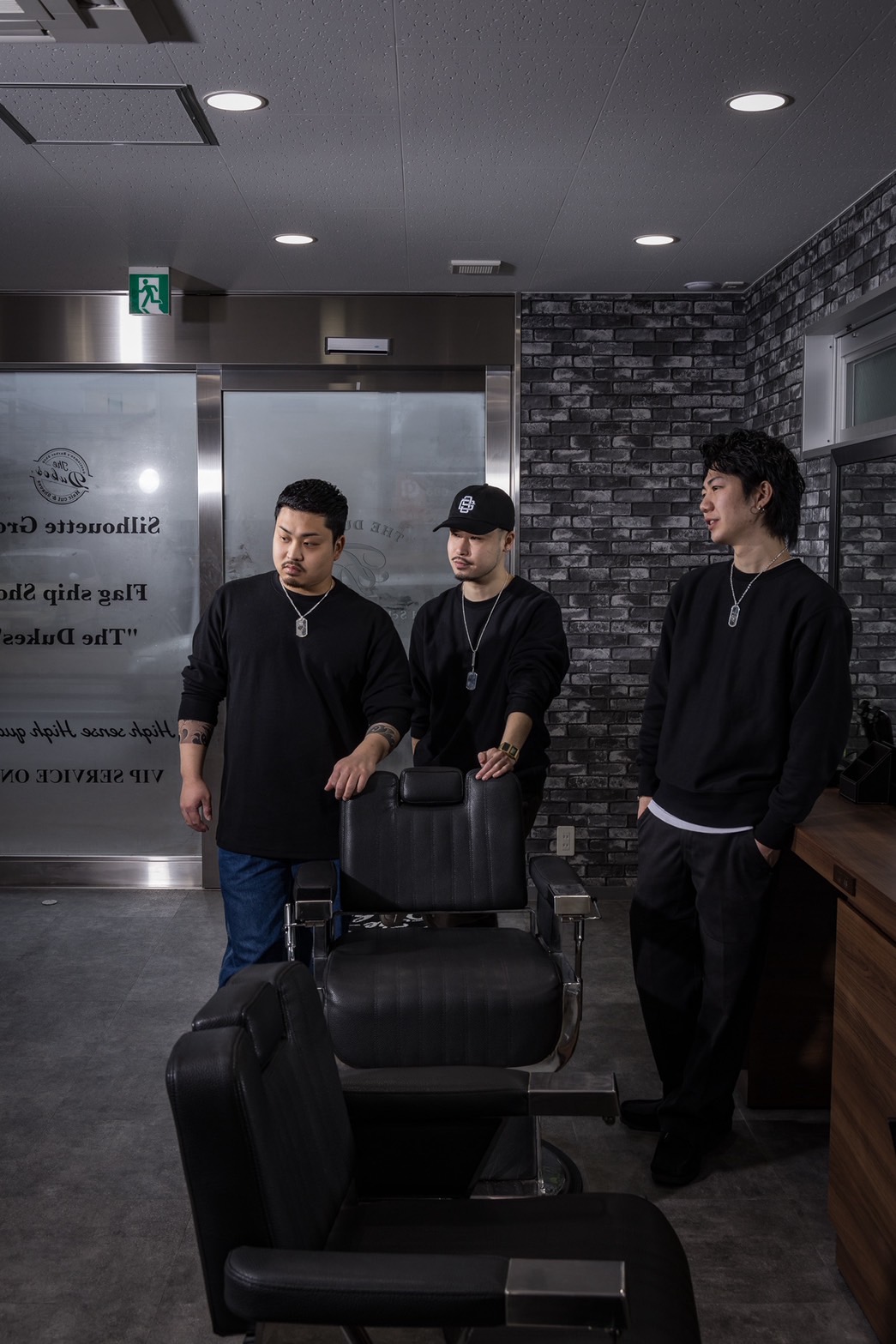 【吉塚駅】≪様々なキャリアプランあり・寮あり・社会保険完備・技術力UP≫フェードカットの第一人者を講習に招いて技術を高めていきます。フェードカットコンテスト全国1位のスタッフもグループ内に在籍。人それぞれにあった働き方を選べます！！将来の目標をサポートして輝ける環境を創るヘアサロン「THE DUKES（ザデュークス）」から理容師（理容室）の求人☆★