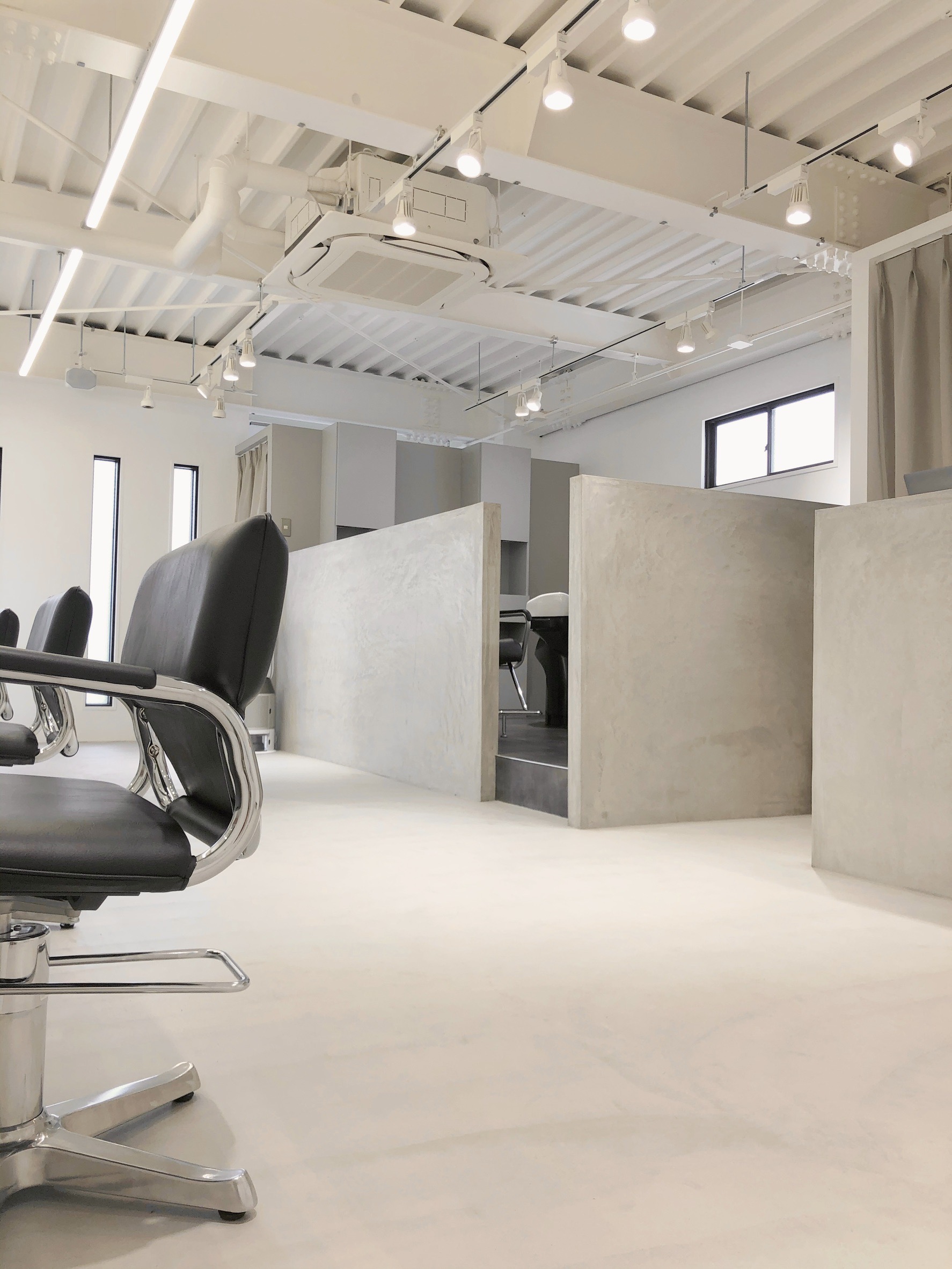 【四ツ橋】≪新卒・中途≫≪有給休暇あり≫≪社会保険完備≫≪スタッフ施術無料≫≪ミニモ、インスタ等の広告費用はサロン負担≫≪商品の社割適用あり≫髪質改善特化!ハイトーンカラーも大人気!最新のトレンドを取り入れたオシャレサロン「ito.(イト)」からアシスタント(美容師)の求人☆★