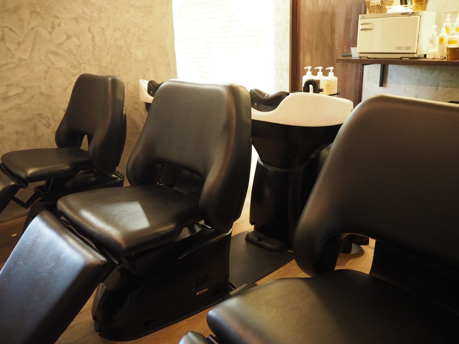 【木幡】≪18時台に退勤可能≫≪休みの数を月6,7or8日で選択可能≫≪実働8時間≫≪社会保険完備≫ライフスタイルに合わせたサロンワークが可能です！働きやすさ抜群の環境で、お仕事とプライベートとでしっかりメリハリをつけられる「HONEY BUNCH（ハニーバンチ）」からスタイリスト（美容師）の求人★☆★