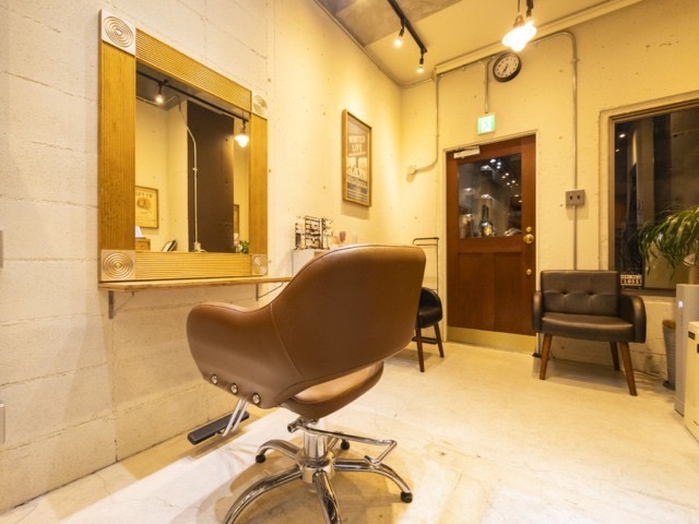 【上新庄】≪時給1200円~≫≪営業時間は10時〜17時まで≫≪社員雇用あり≫≪週3日からの勤務可能≫≪土日どちらか休みOK≫興味があればまつエクやまつ毛パーマ、アイブロウも学べる!アシスタント業務のみしたいママさん美容師も歓迎!16時までの時短勤務OK!時間の融通が利くので働きやすい個室サロン!「hair make FeeL(ヘアメイクフィール)」からアシスタント(美容師)の求人☆★☆