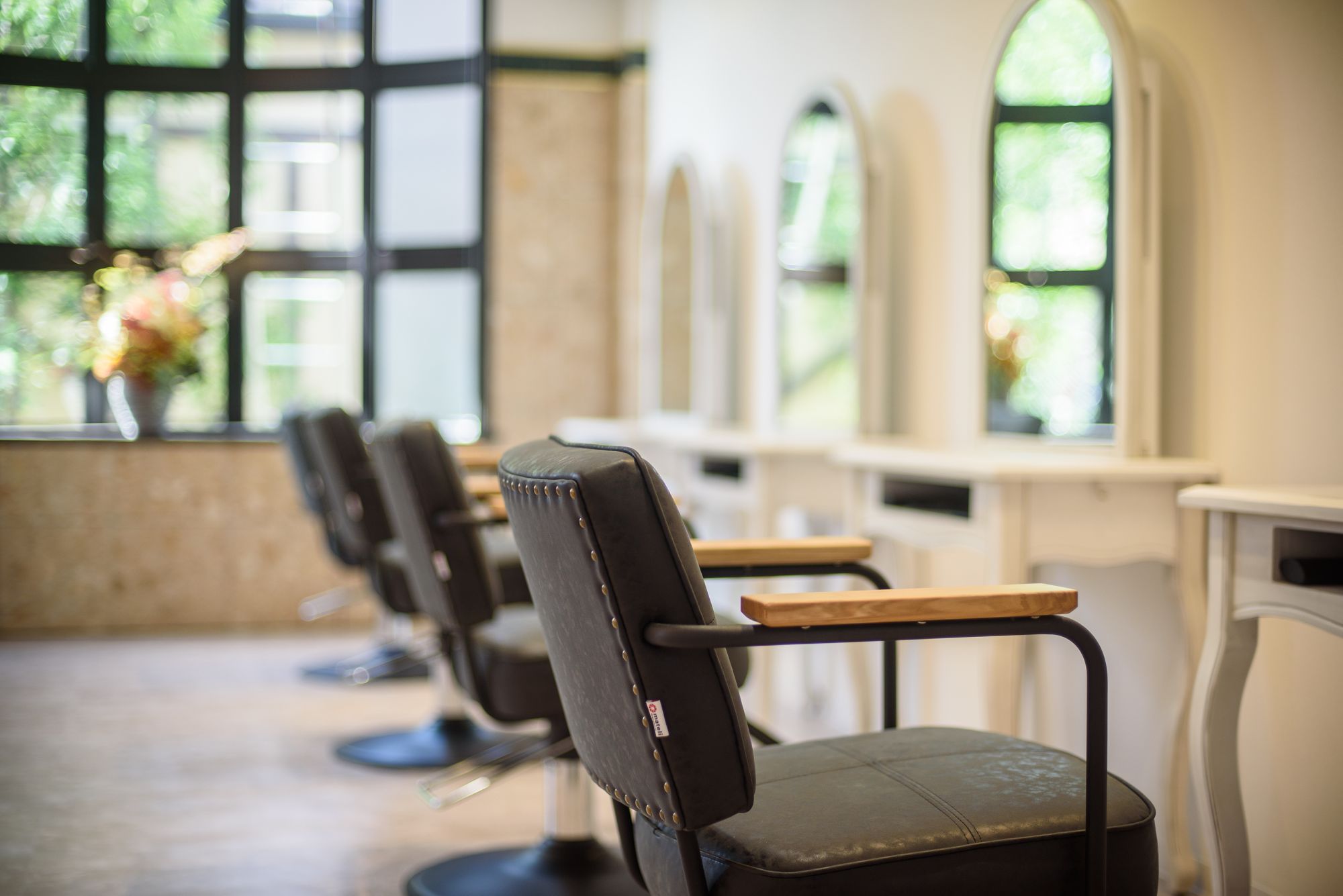 【徳重】≪完全週休2日制≫≪土日休み／連休の取得可能≫≪総売上の50〜60％還元≫入社2ヵ月は50万円の最低保証給あり！半休制度を設けている為、あなたののライフスタイルに合った働き方ができます！「GALLARIAElegante 徳重店（ガレリアエレガンテトクシゲテン）」からスタイリスト（美容師）の求人☆★