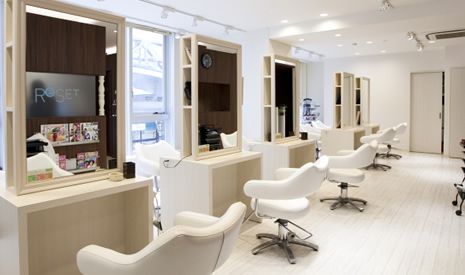 【JR高槻駅前】≪保障給最大月36万円≫≪フリー46％／指名51％還元≫≪マンツーマン≫≪高品質の薬剤使用≫フルタイム勤務で高収入も時短勤務も可能な働き方が出来る体制です！「ReSET JR高槻店（リセットジェイアールタカツキテン）」からスタイリスト（美容師）の求人☆★