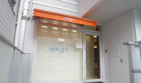 【JR高槻駅前】≪保障給最大月36万円≫≪フリー46％／指名51％還元≫≪マンツーマン≫≪高品質の薬剤使用≫フルタイム勤務で高収入も時短勤務も可能な働き方が出来る体制です！「ReSET JR高槻店（リセットジェイアールタカツキテン）」からスタイリスト（美容師）の求人☆★