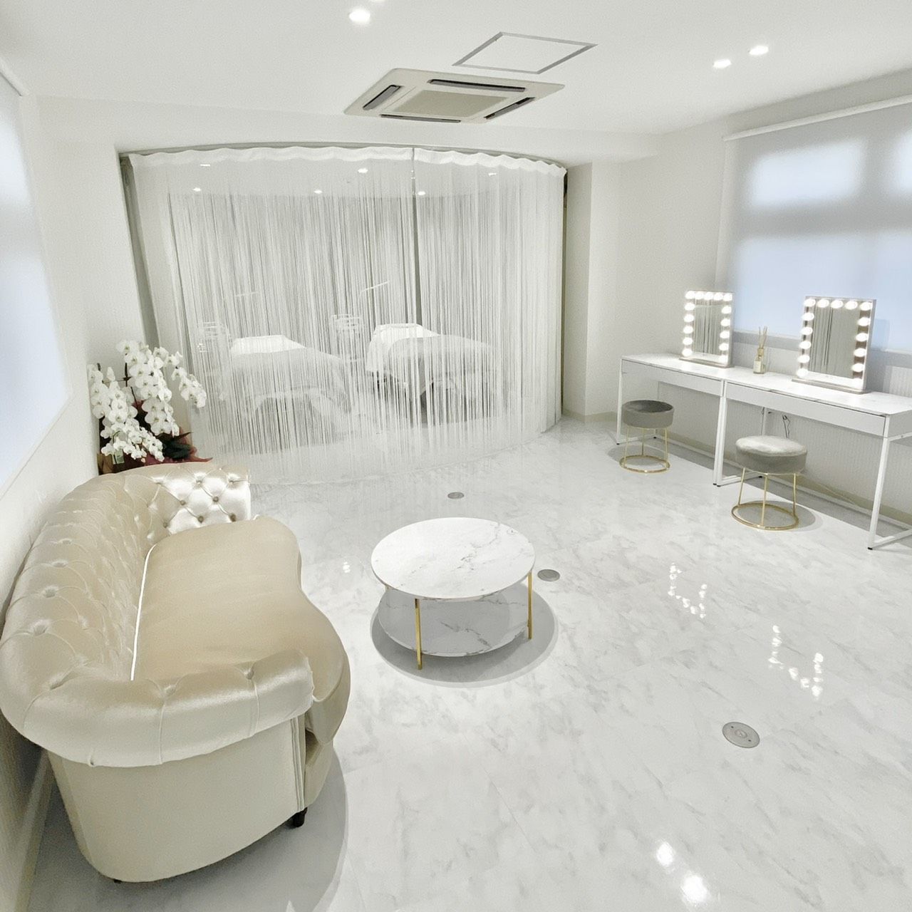 【心斎橋】≪正社員・パート・業務委託から選択OK≫≪完全週休2日制≫≪実働8時間≫≪ほぼ希望通りに休めます≫早番遅番制度なので、20時までに退勤もOK！またできない技術などがあれば指導もあるため安心！委託アイラッシュサロン「emu（エミュー）」からアイリスト（まつげエクステ・まつげパーマ・アイブロウ）の求人☆☆