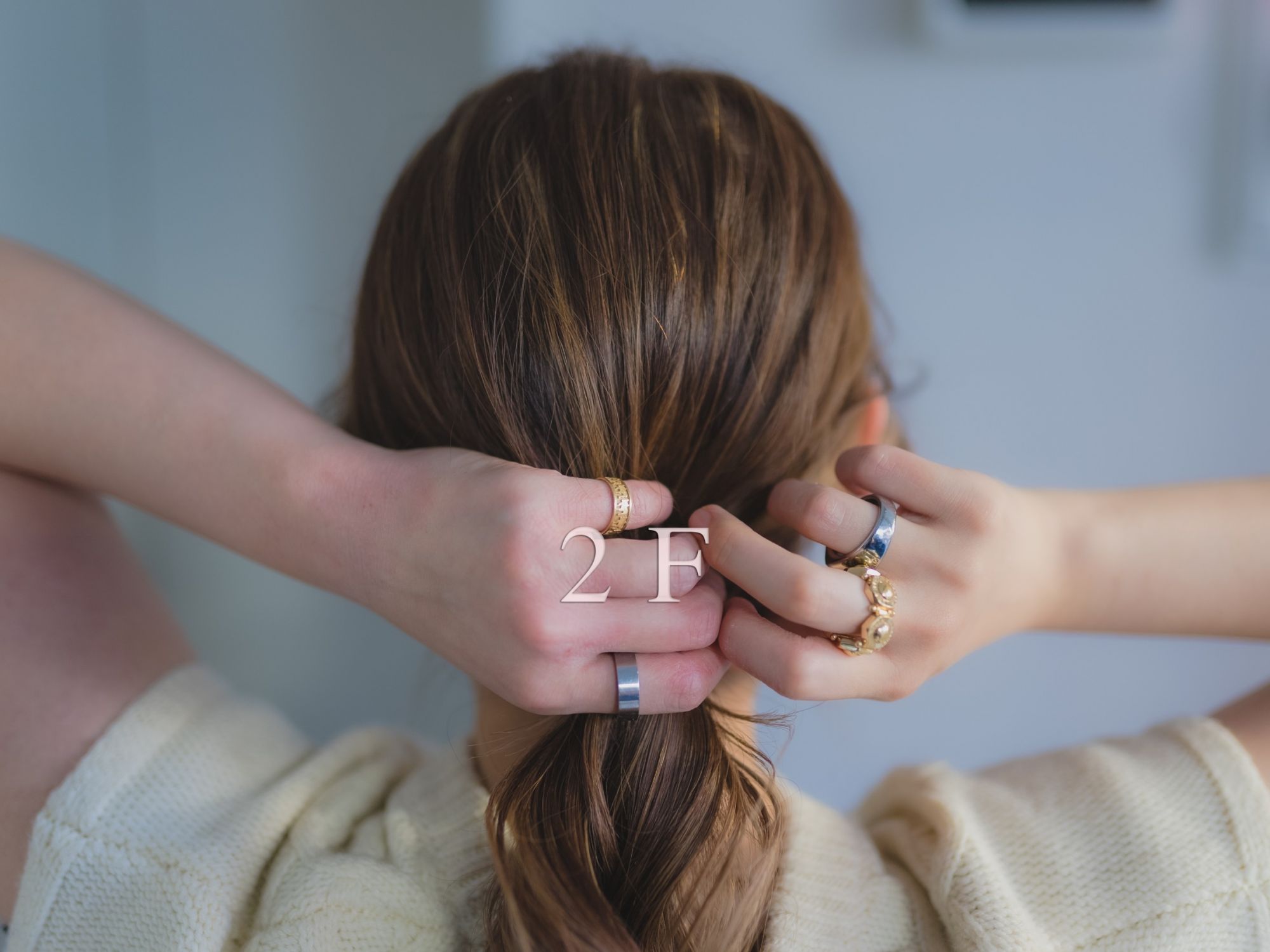 【三ノ宮】≪社会保険完備≫≪月8日休み≫≪有給休暇あり≫ほとんど残業はなく平均20時半には退勤可能！産休育休制度ありなどライフスタイルに合った働き方ができる環境です！「211（ニーイチイチ）」からスタイリスト（美容師）の求人★☆