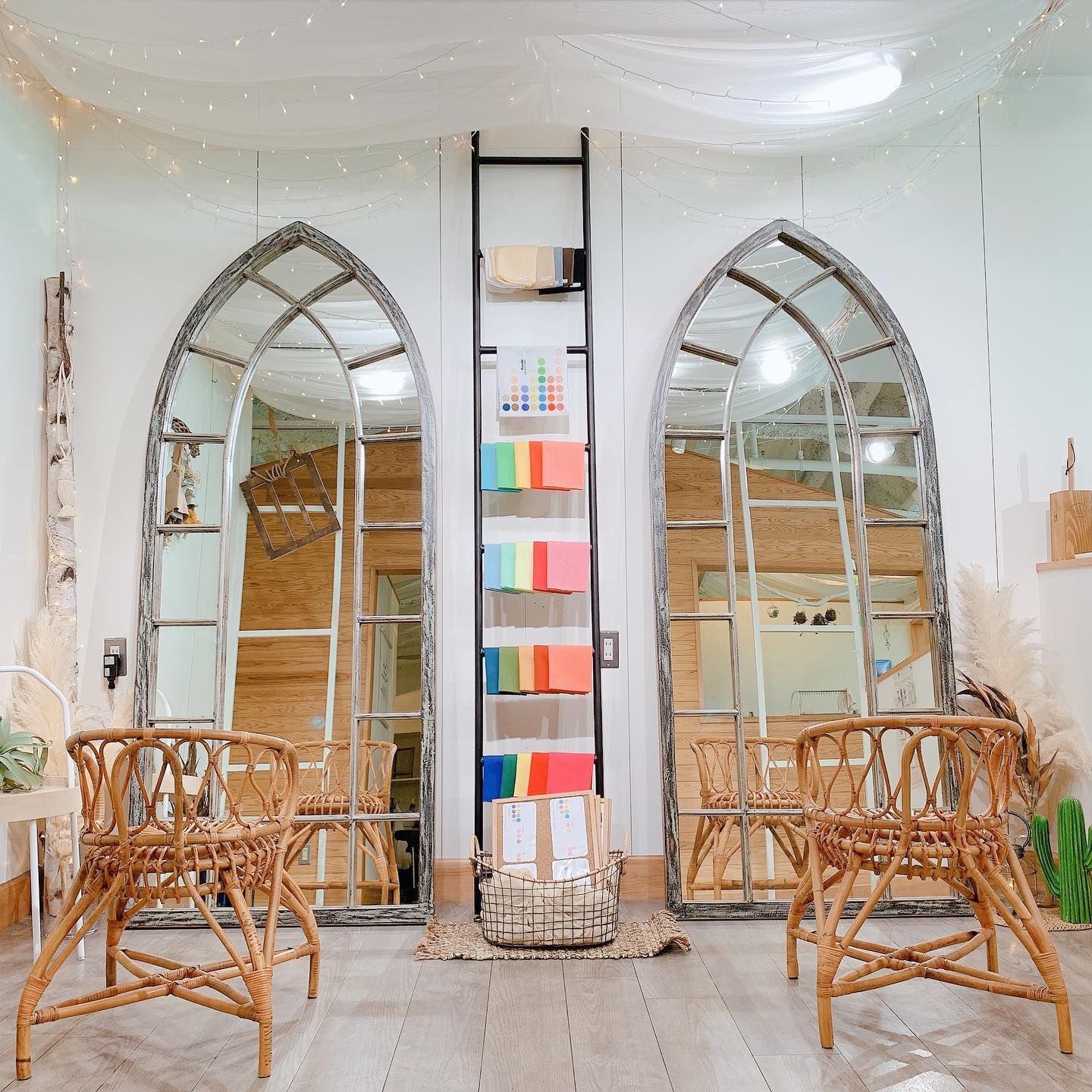 【小倉駅】≪平均退勤時間19:00・住宅手当あり・社会保険完備≫髪質改善に力を入れているので高単価を狙えます!!20代のお客様が多いのも特徴のひとつ!!一人ひとりの頑張りをしっかり評価するヘアサロン「amon 小倉駅前店(アモンコクラエキマエテン)」からスタイリスト(美容師)の求人☆★