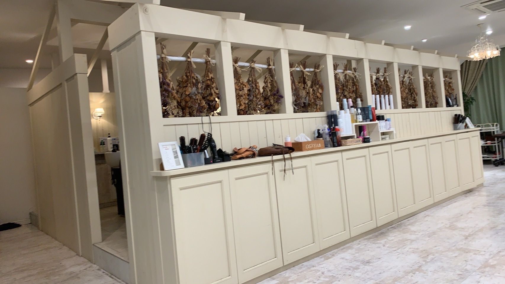 【長谷野】≪年間休日110日≫≪社会保険完備≫≪第3日曜休み≫抜群の待遇の中でオーナーさんからマンツーマン技術を学べる！着付けも勉強できる環境がオススメ！「OSAYA YOKAICHI（オサヤヨウカイチ）」からアシスタント（美容師）の求人☆★