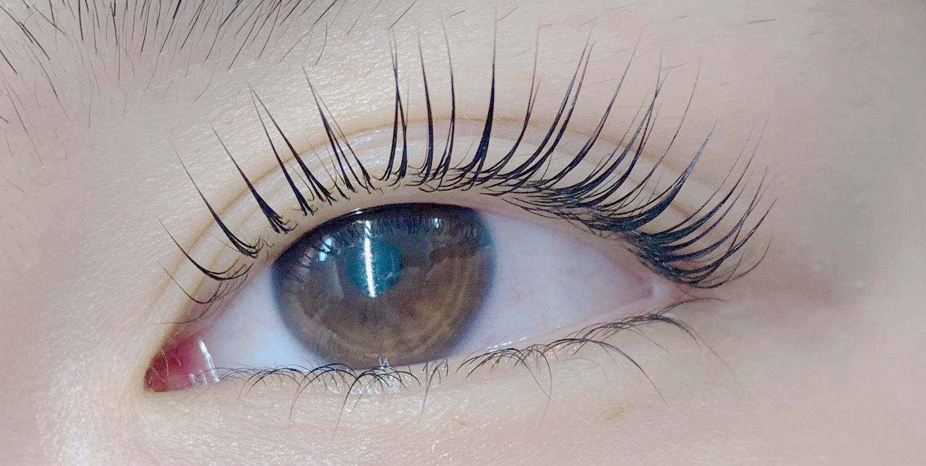 【長岡天神】≪社会保険完備≫≪週44時間勤務≫1日あたりの勤務時間は振り分け自由!≪アイラッシュとネイル、脱毛のトータルビューティサロン≫のびのびと働ける環境づくりに努めています!お客様に対する真摯な姿勢が魅力のアットホームサロン「chouchous+(シュシュプラス)」からアイリスト(まつげエクステ・まつげパーマ・アイブロウ)の求人☆★☆